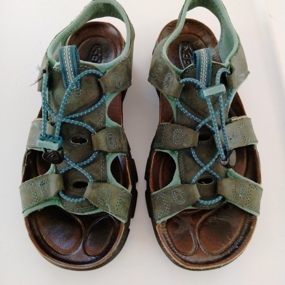 Woman's Keen size 9 open toe blue sandals